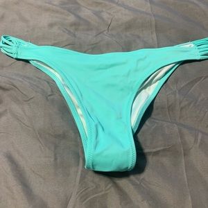 VS scrunch butt cheeky bottoms